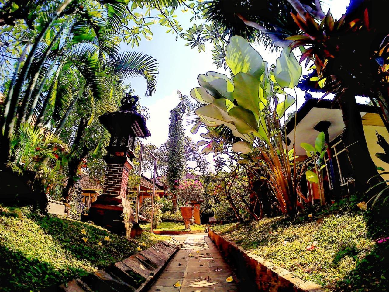 Surf Doggie Inn Kuta Lombok Exterior foto